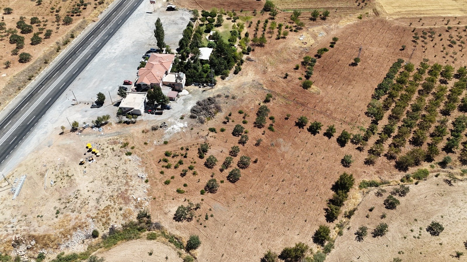 GÖLBAŞI ADIYAMAN YOLUNA SIFIR SATILIK BAHÇE
