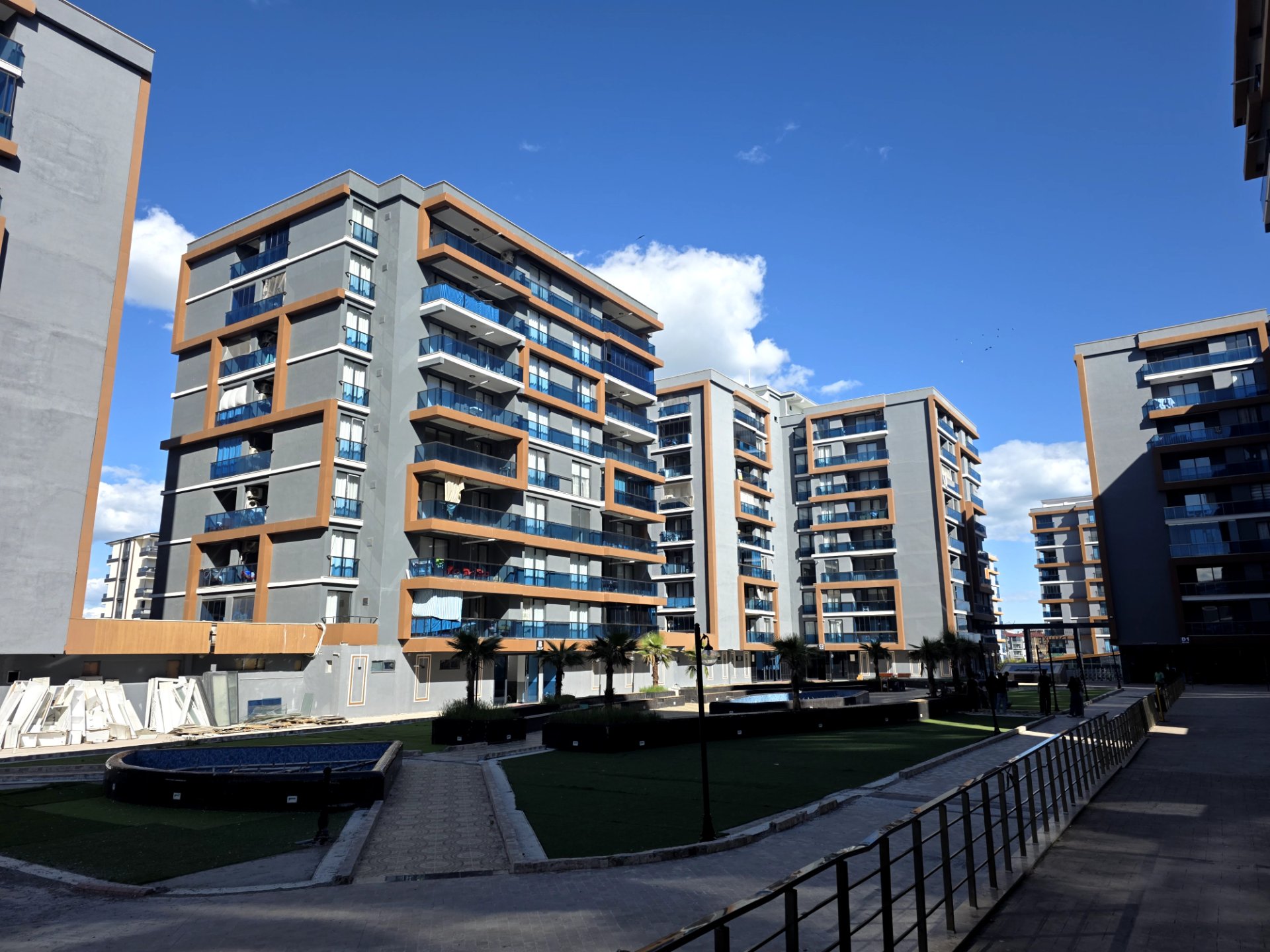 ALTINŞEHİR MAHALLESİ YEŞİLPARK DELUX SİTESİNDE SATILIK 3+1 DAİRE