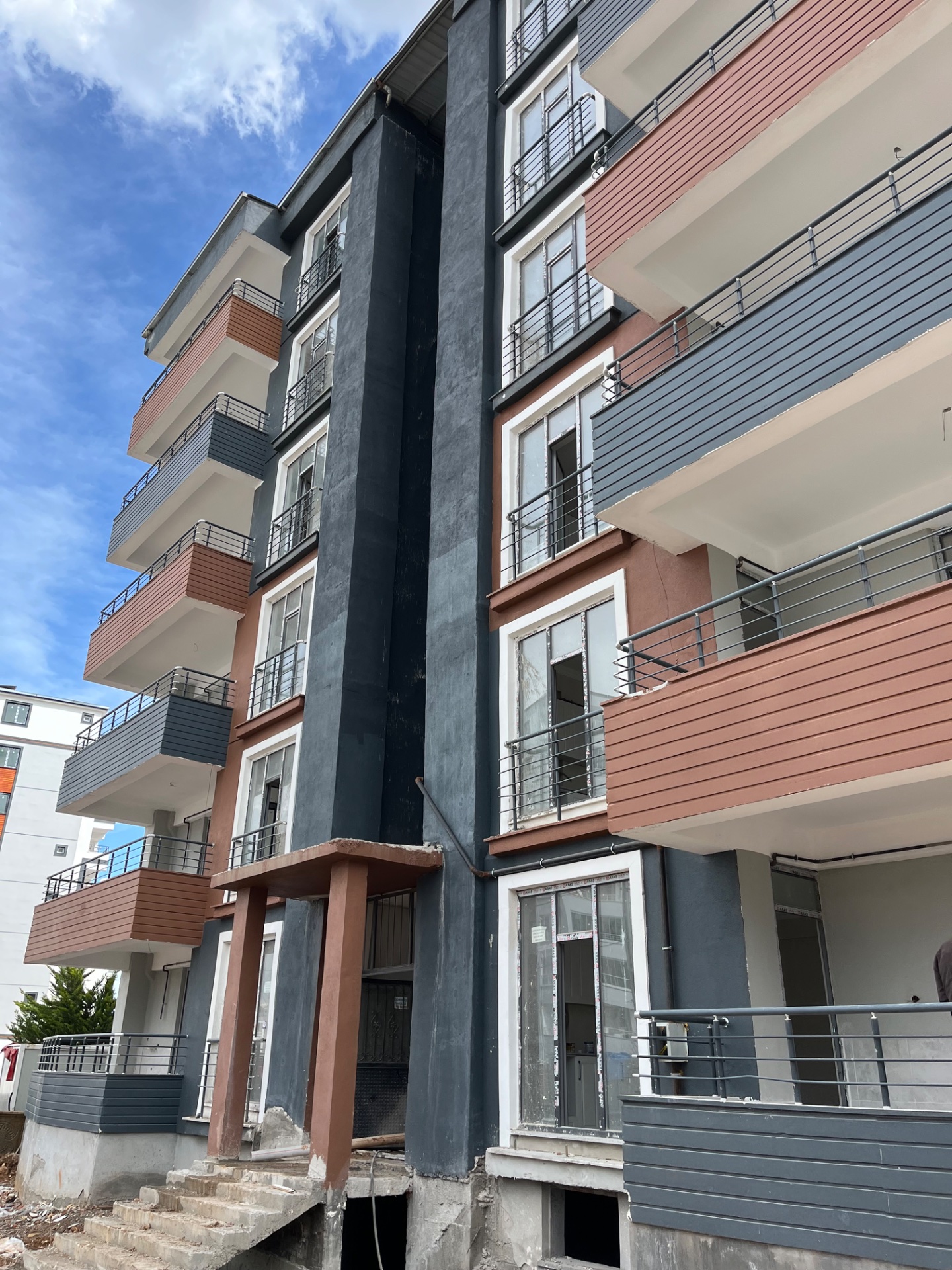 SATILIK YENİ YAPI 4+1 DAİRE - 2
