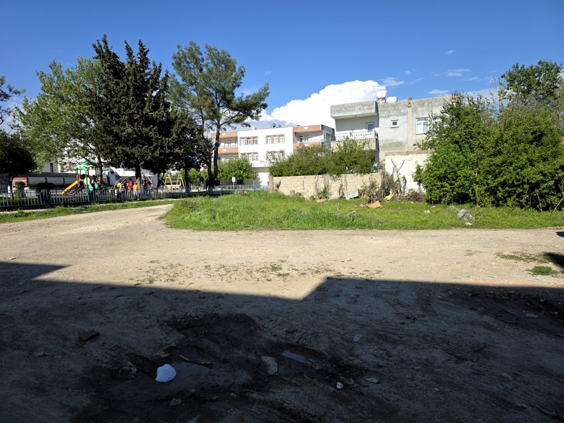 YUNUS EMRE MAHALLESİ SATILIK 464 M2 ARSA 