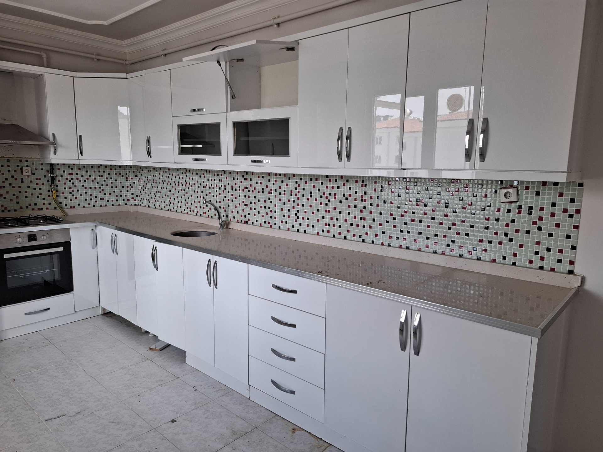 ERDEMOĞLU MERKEZİ KONUMDA KİRALIK 3+1 GENİŞ DAİRE