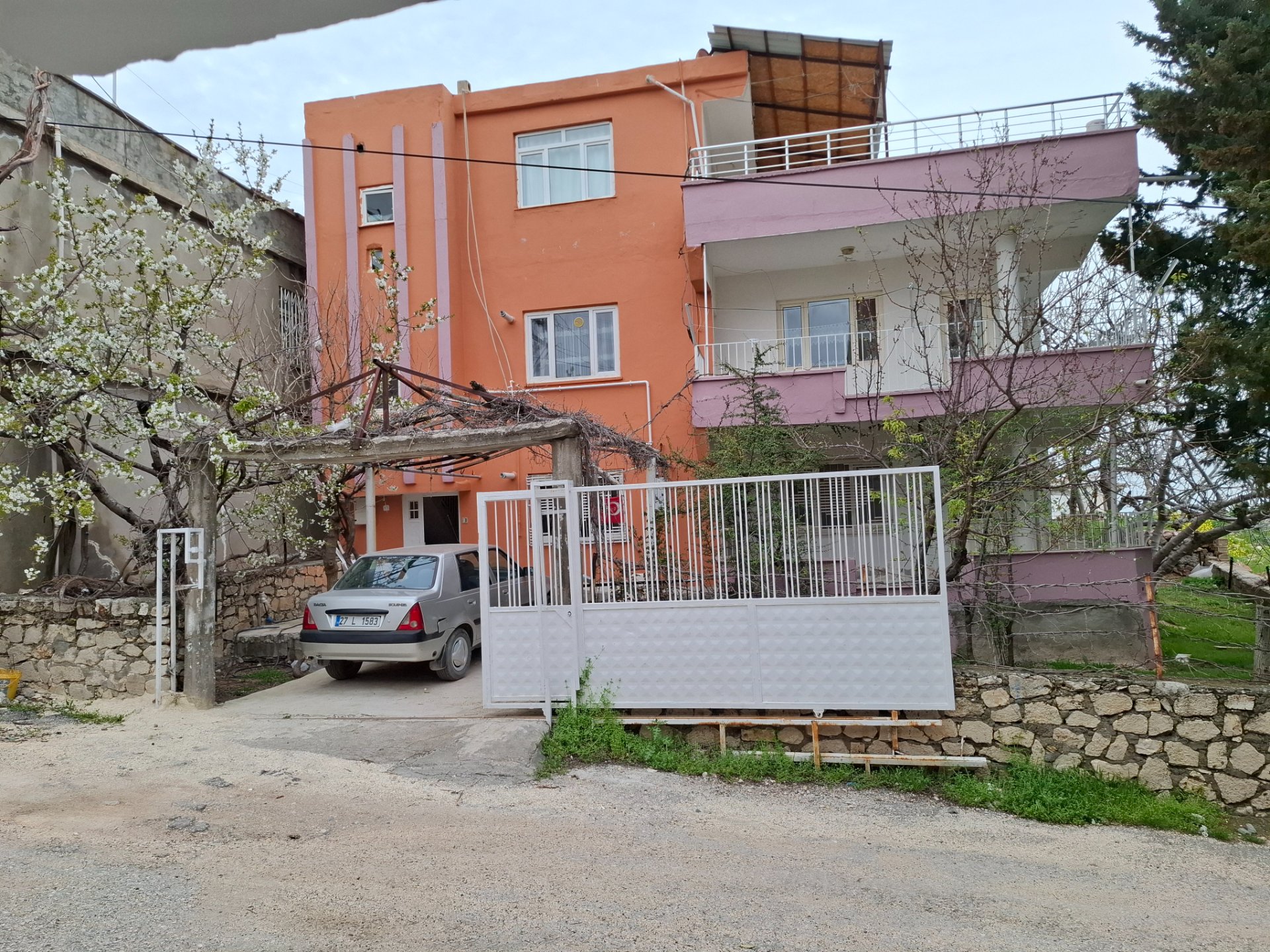 CİRİT MEYDAN MAH. SATILIK 3 KATLI TERASLI MÜSTAKİL EV