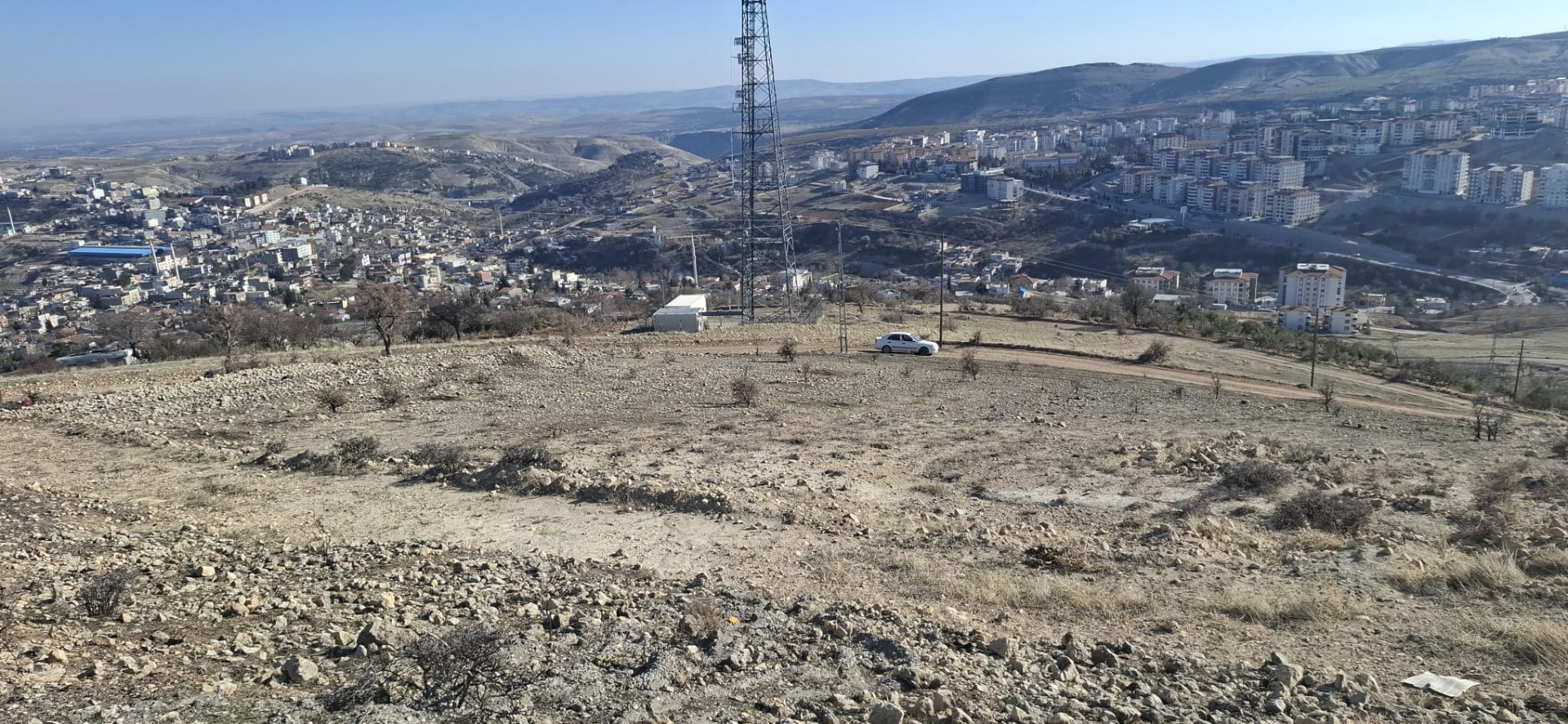 YUMRU TEPEDE HAKİM BİR NOKTADA SATILIK 3149 M2 TARLA