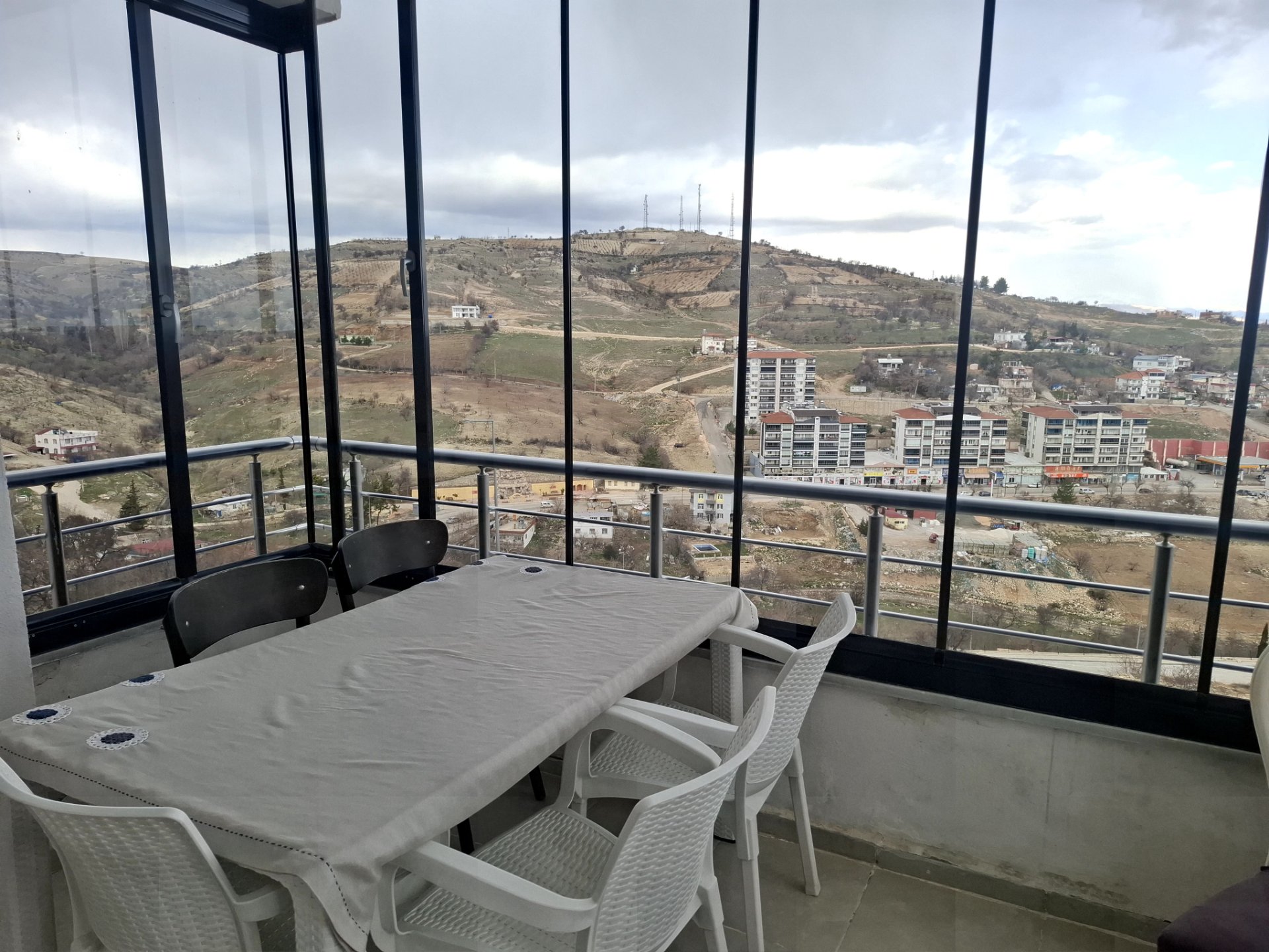 HASAN TÜTÜN MAH. 3 CEPHESİ AÇIK SATILIK 3+1 FERAH DAİRE