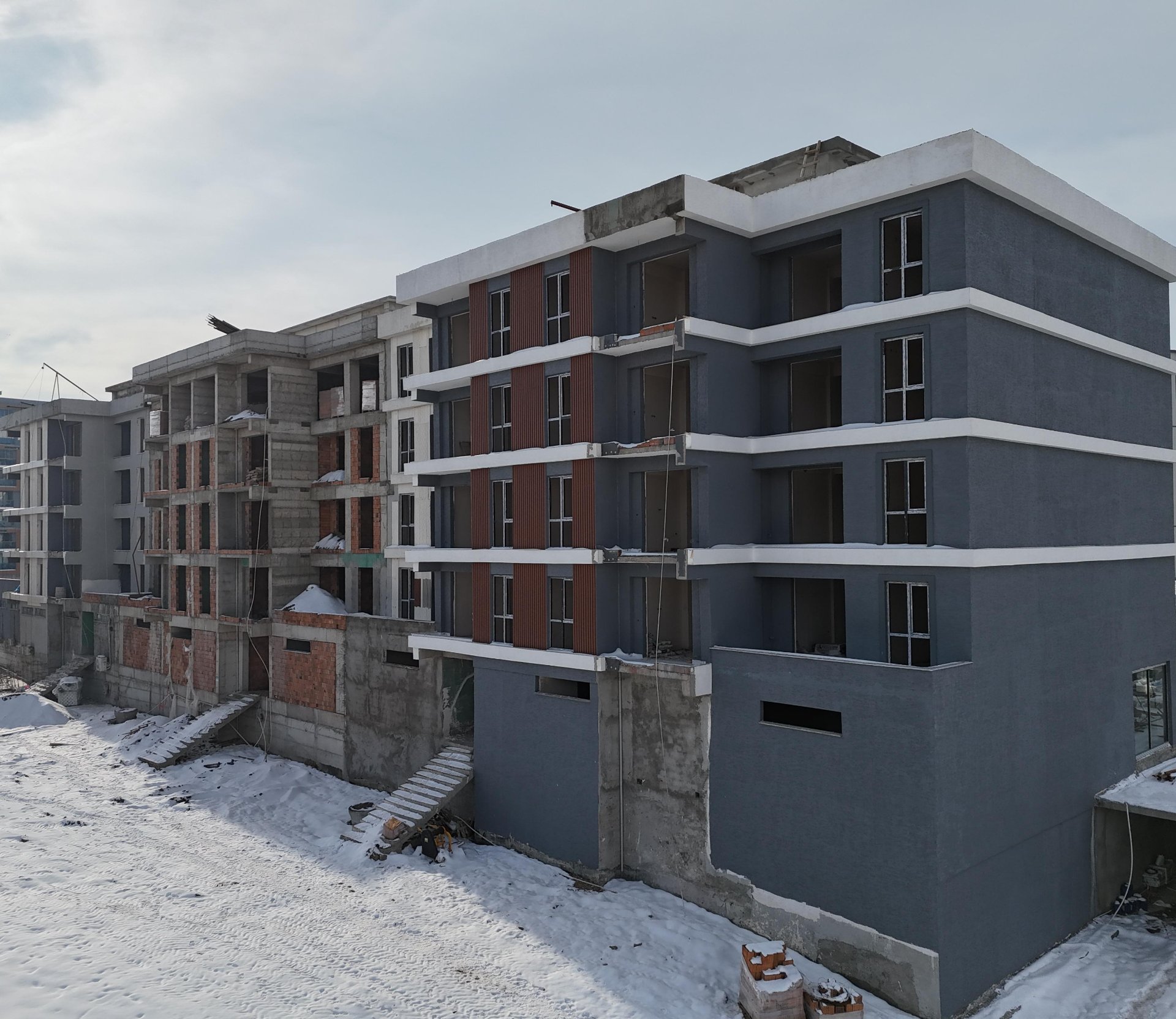 ALTINŞEHİR MAHALLESİ SATILIK YENİ YAPI 1+1 DAİRE