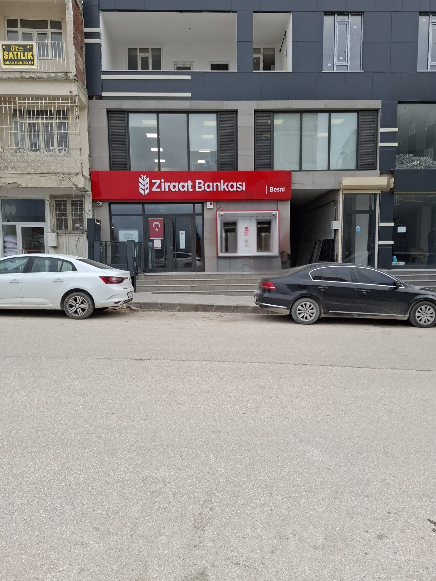 ATATÜRK CADDESİ’NDE DEPREM SONRASI YENİ YAPI 2 KATLI İŞYERİ SATILIKTIR