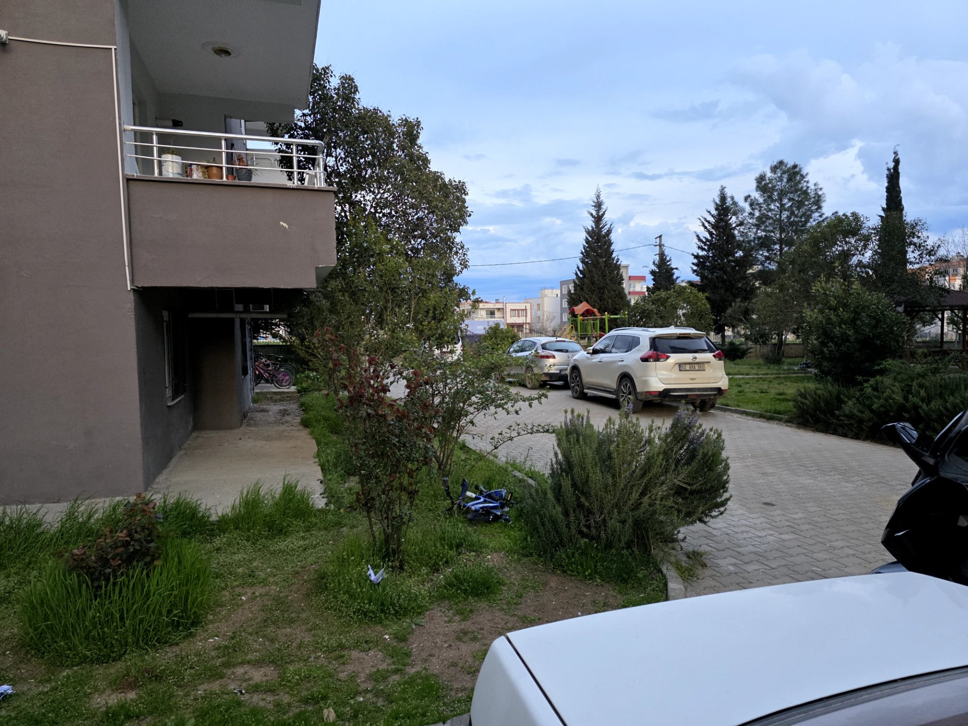 YENİ MAHALLEDE SATILIK TÜNEL KALIP SİSTEMİ İLE YAPILMIŞ 3+1 DAİRE 